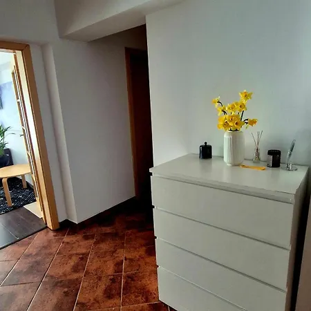 Spacious Near Parliament Square And Old Town - 75 M For 4 Guests Appartement *