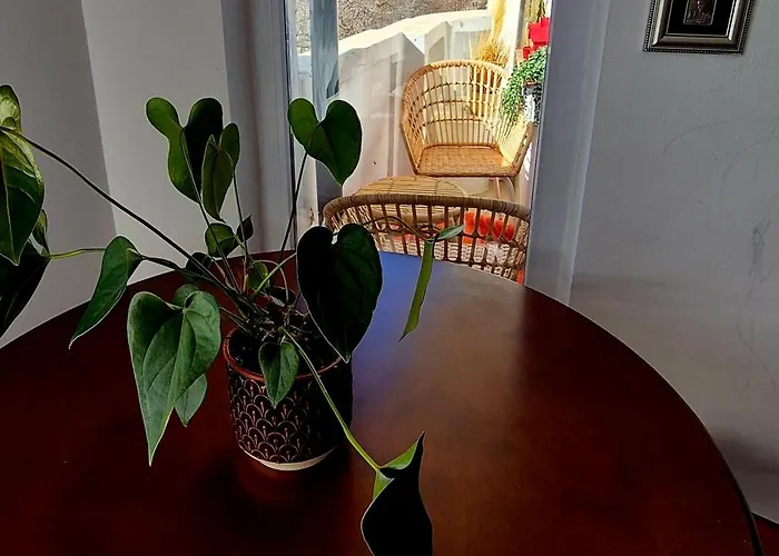 Spacious Near Parliament Square And Old Town - 75 M For 4 Guests *